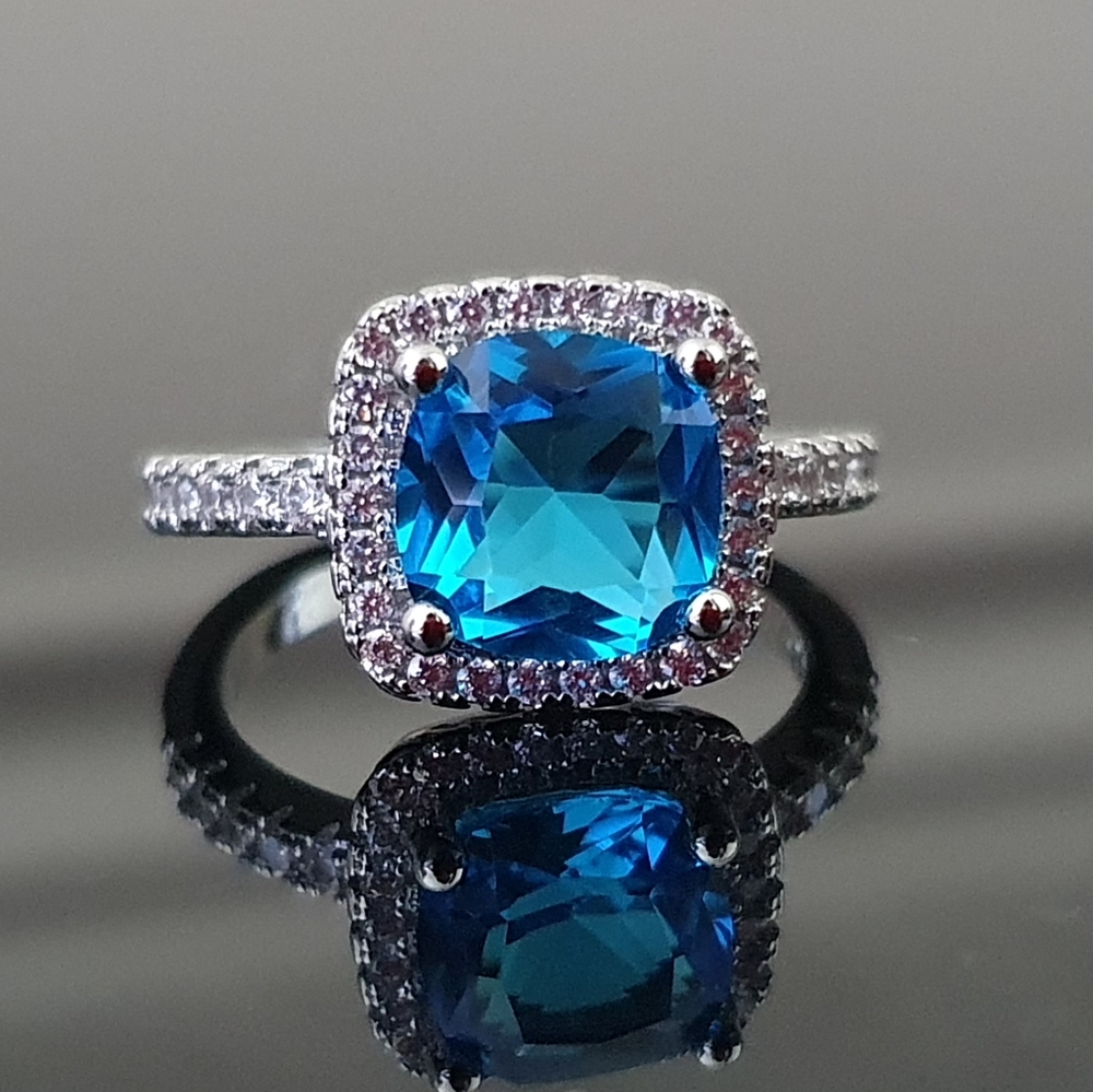 Fashion Designer Blue Diamond Ring - Picture 1 of 3